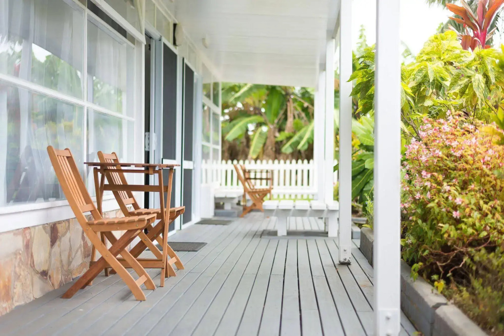 Hibiscus Crown Apartments