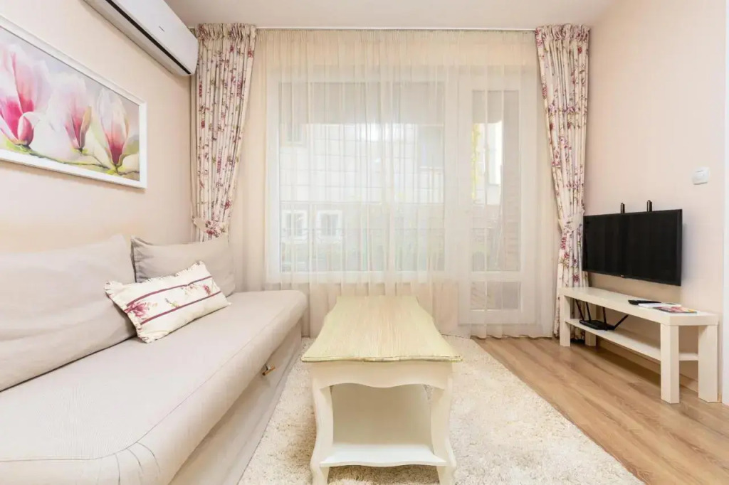Bright & Cozy 1BD Flat with a Charming Terrace