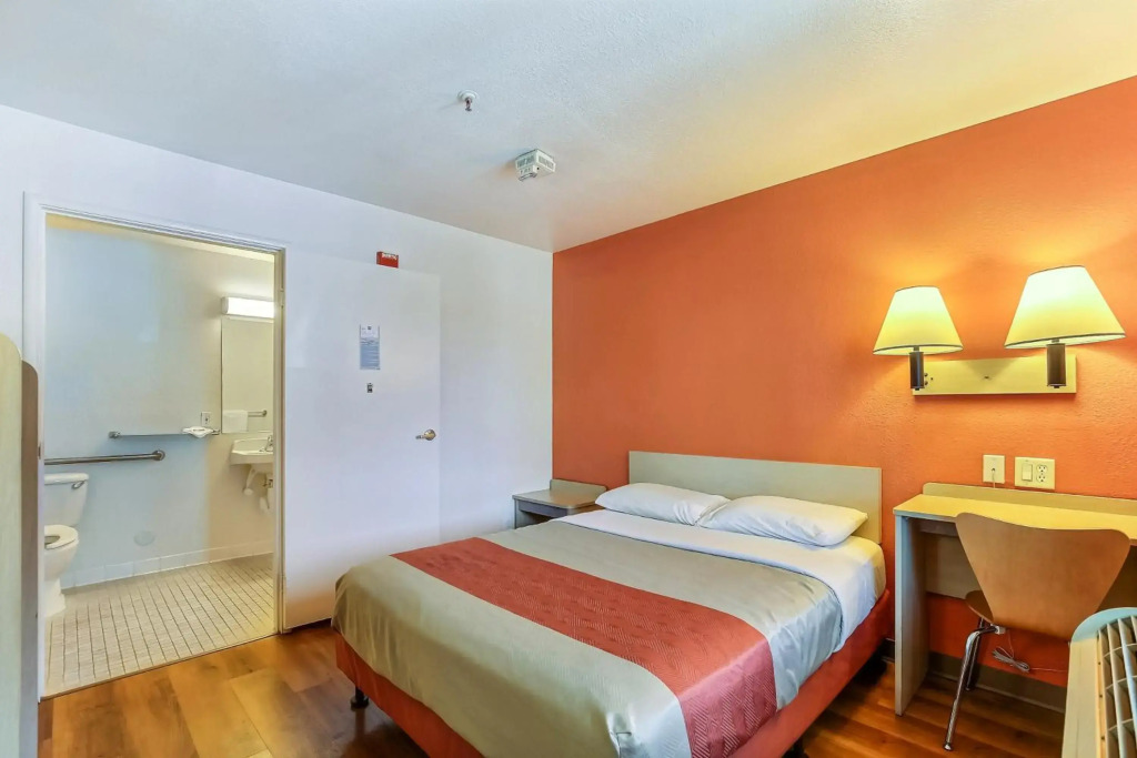 Motel 6-Pinole, CA