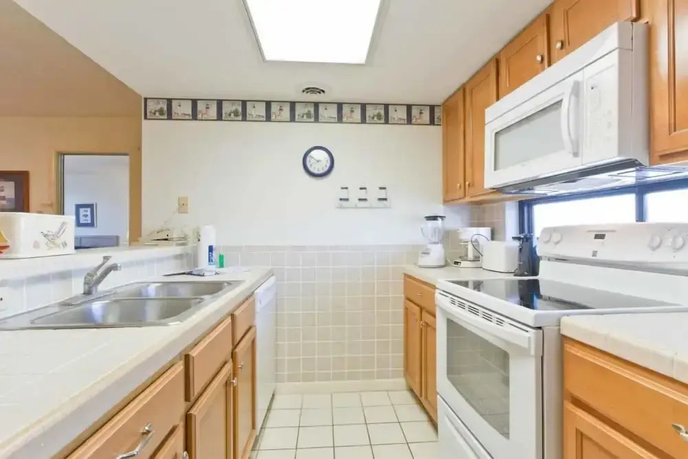 Saida Royale Condominium 9044-45