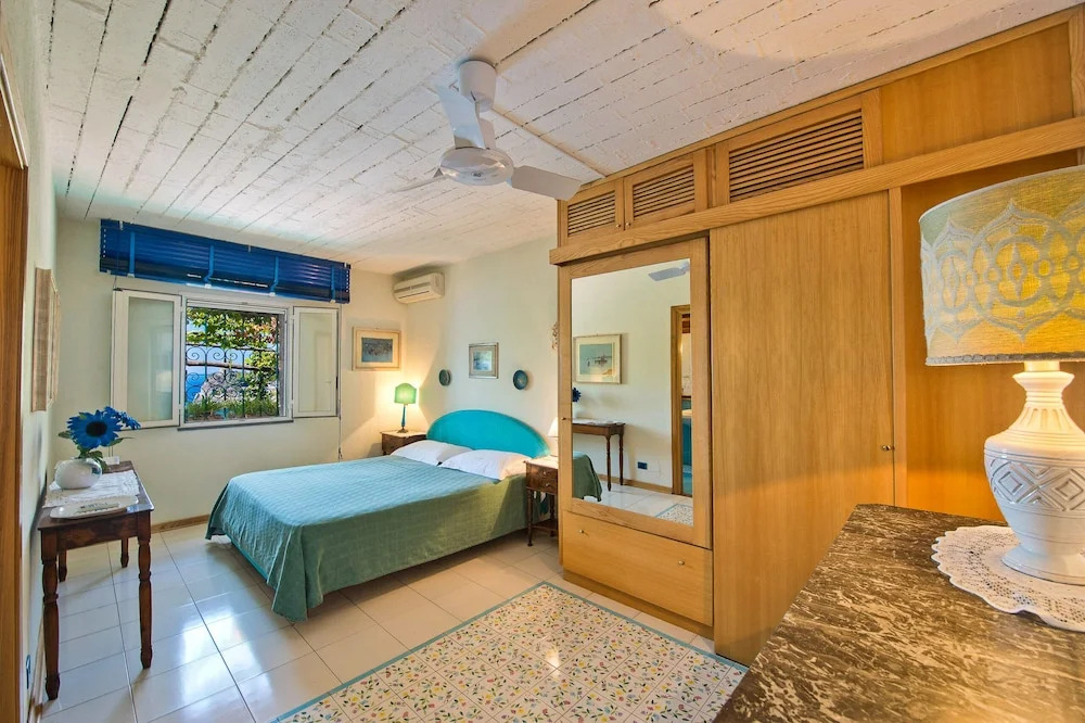 Luxury villa, pool, sea access, large terraces, stupendous views