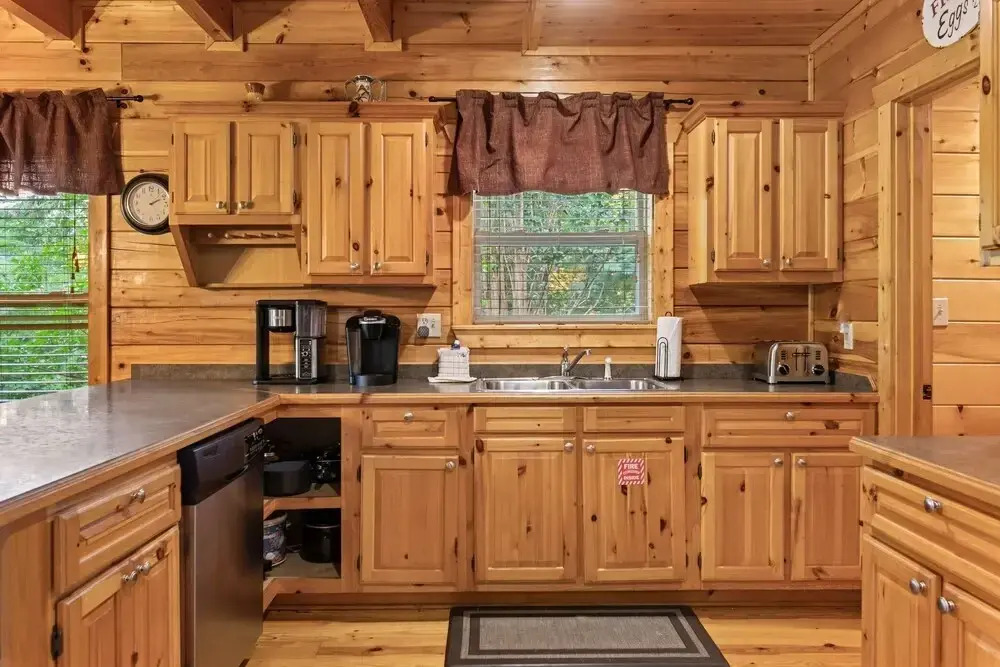 Triple Mountain View Stunning 4 BDR Cabin w/ Private Hot Tub, Game Room