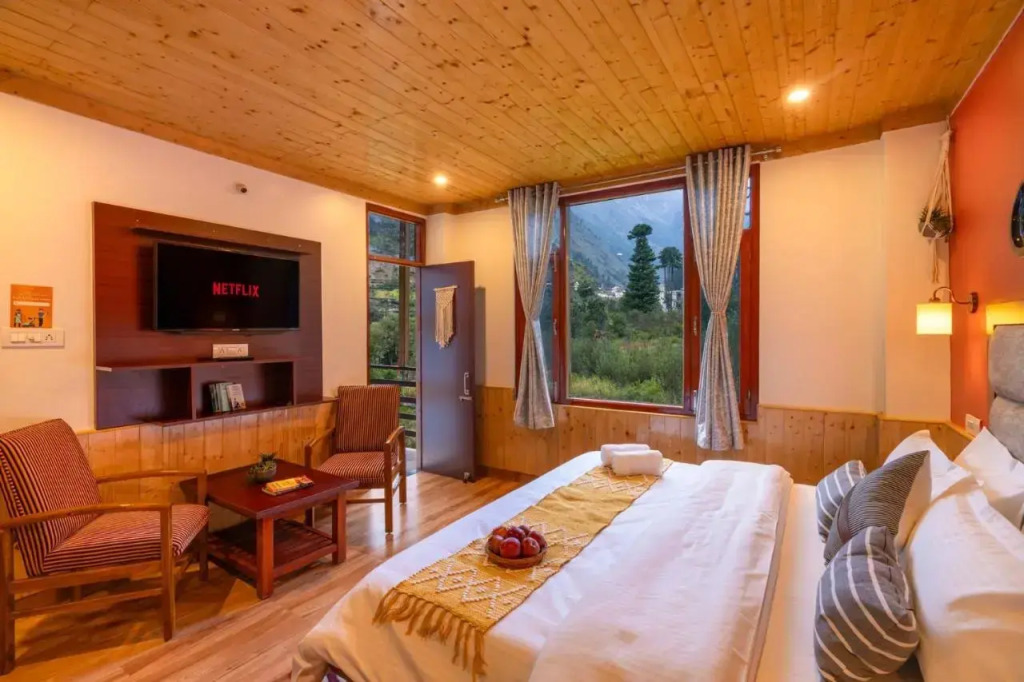 Offbeat Pulga by Pack, near Kasol