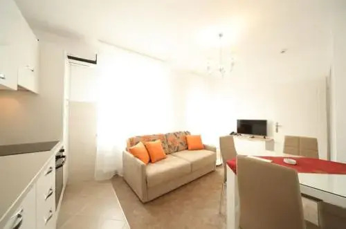 Wing Club Apartments