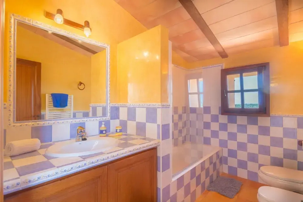 Can Revell villa with Pool & Jacuzzi