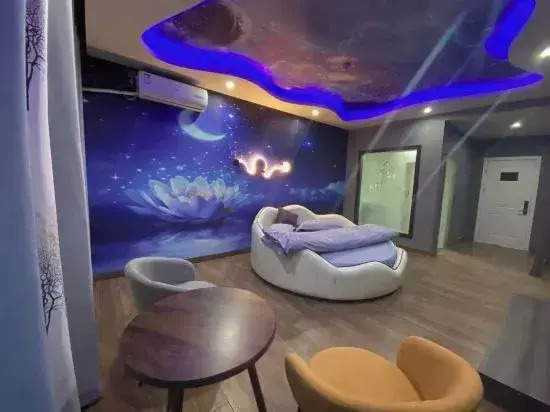 Maitreya Spades Hotel (Huquan Ecological Park Honghe Water Town Branch)