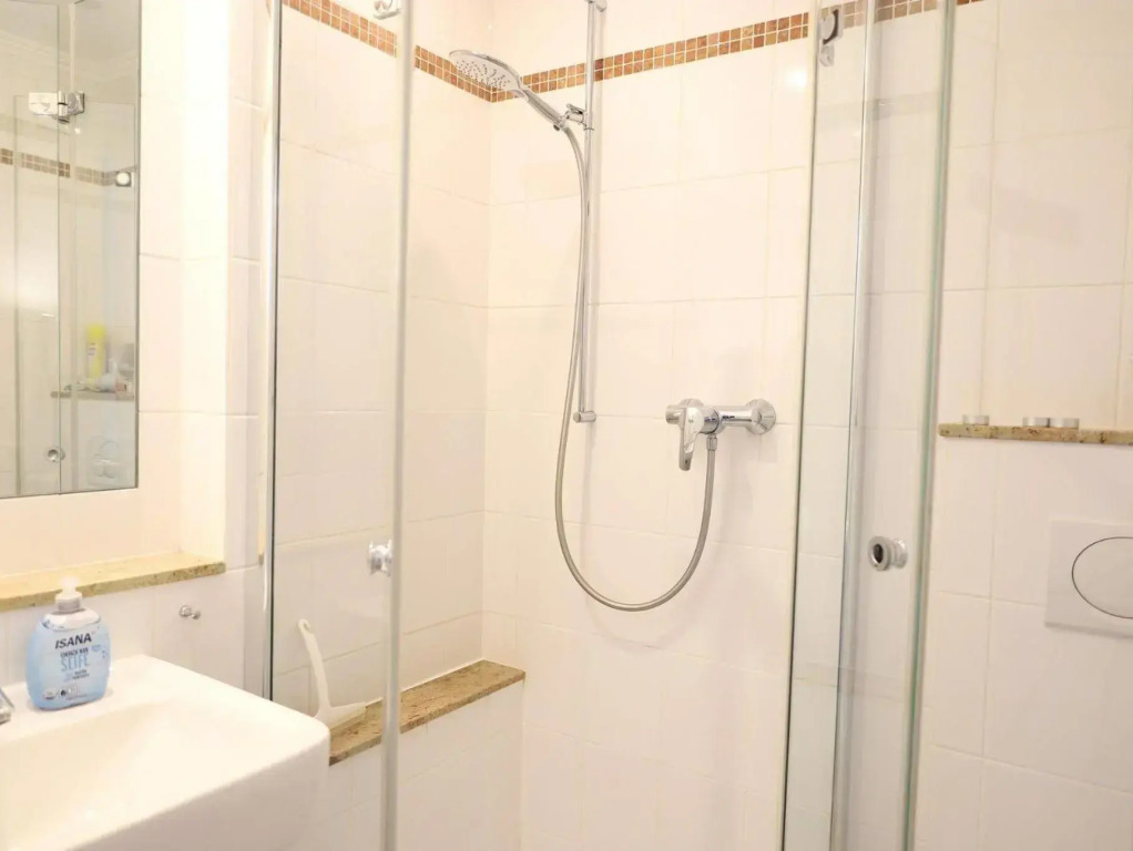Wohnen Sie im Herzen Westerlands, in einer komplett neu renovierten 1-Zimmer Wohnung