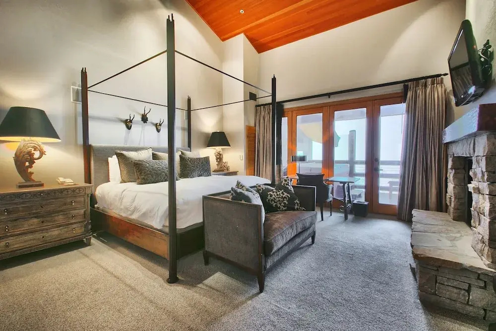 Premium Luxury Two Bedroom Suite with Mountain Views