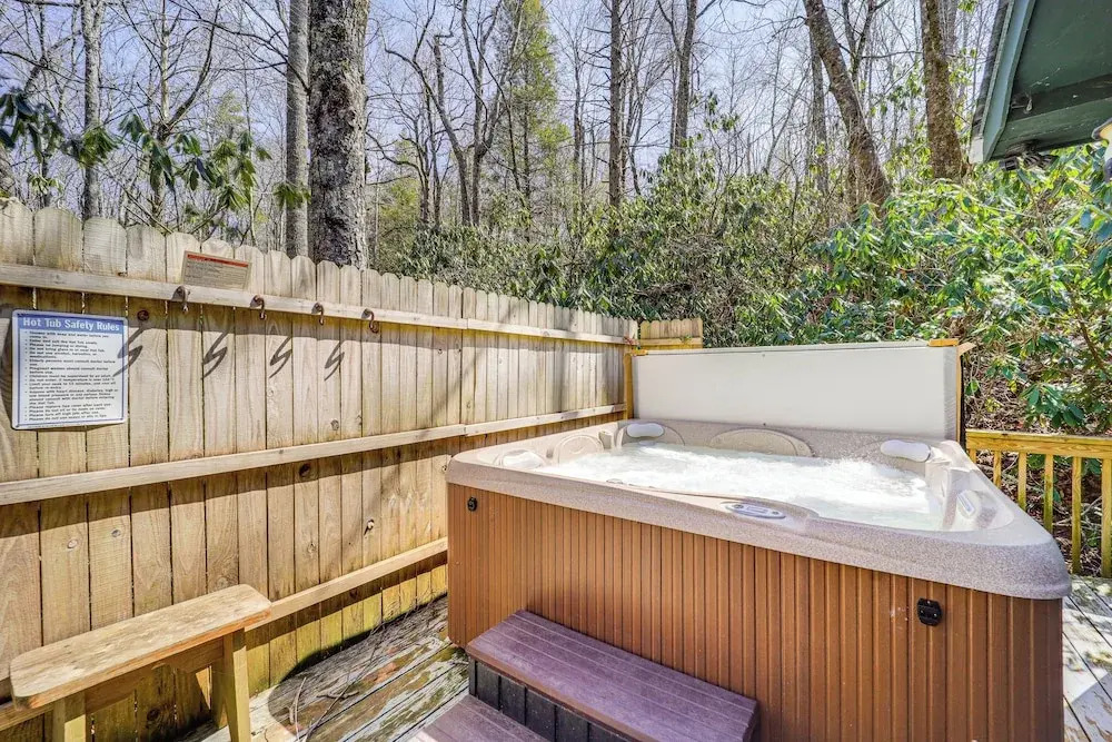 Private Blue Ridge Retreat: Hot Tub & Pool Table!