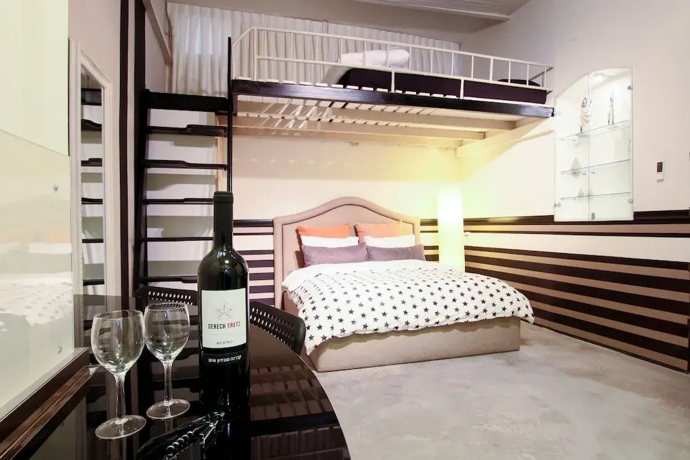 Classic studio Apt in heart of Tel Aviv