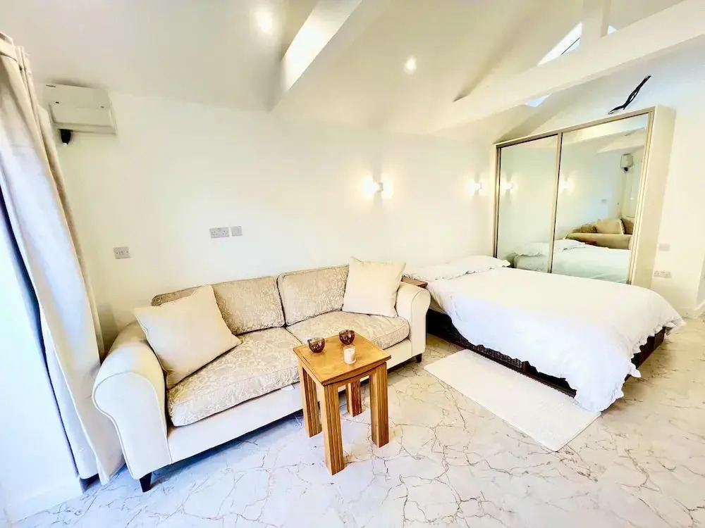 Stunning 1-bed Studio in Greenford
