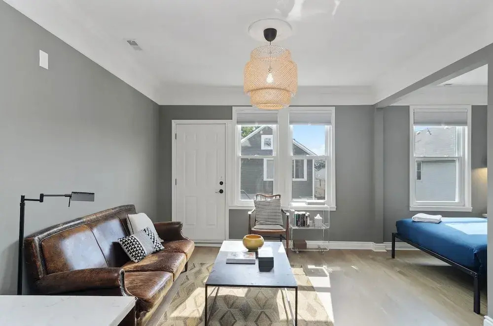 Spectacular Pilsen Studio for 2 by AllSet Turnover