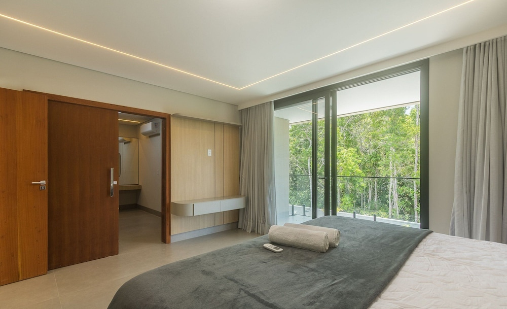 Condo w/ Pool 600m From the Beach in Arraial D'ajuda - CRP