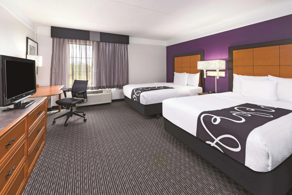 La Quinta by Wyndham St. Louis Westport