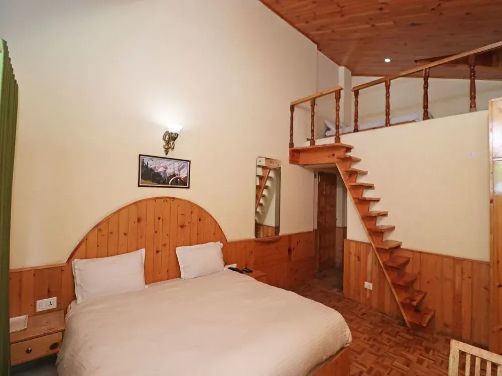 OYO 13715 Home Classic Villa Naggar Road