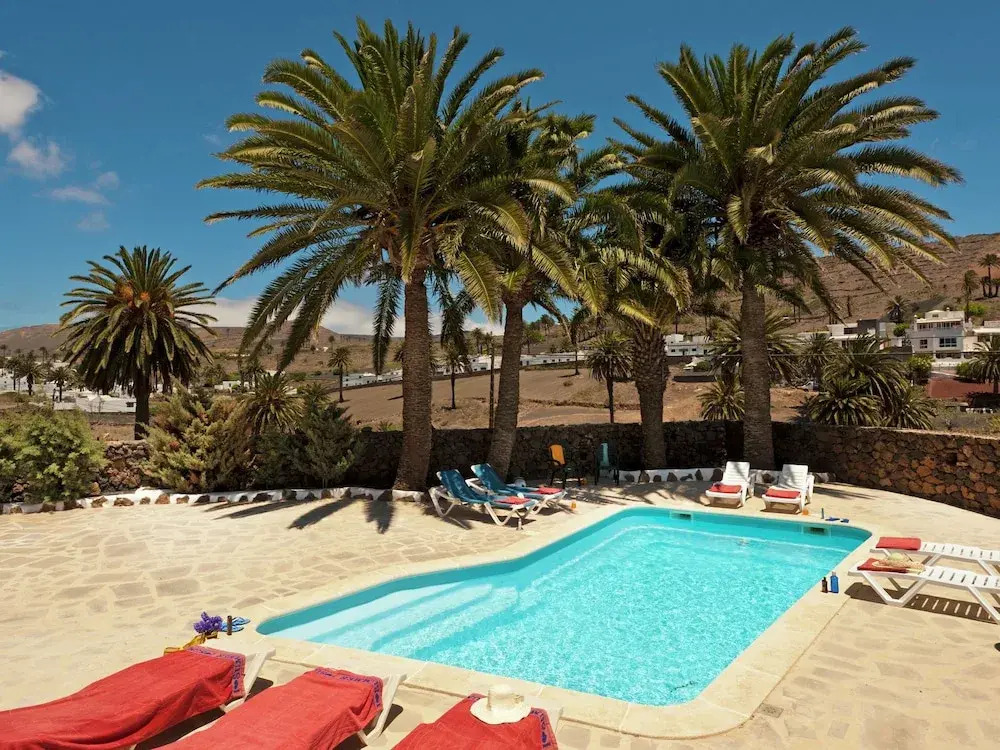 Spacious Villa in Haría With Swimming Pool