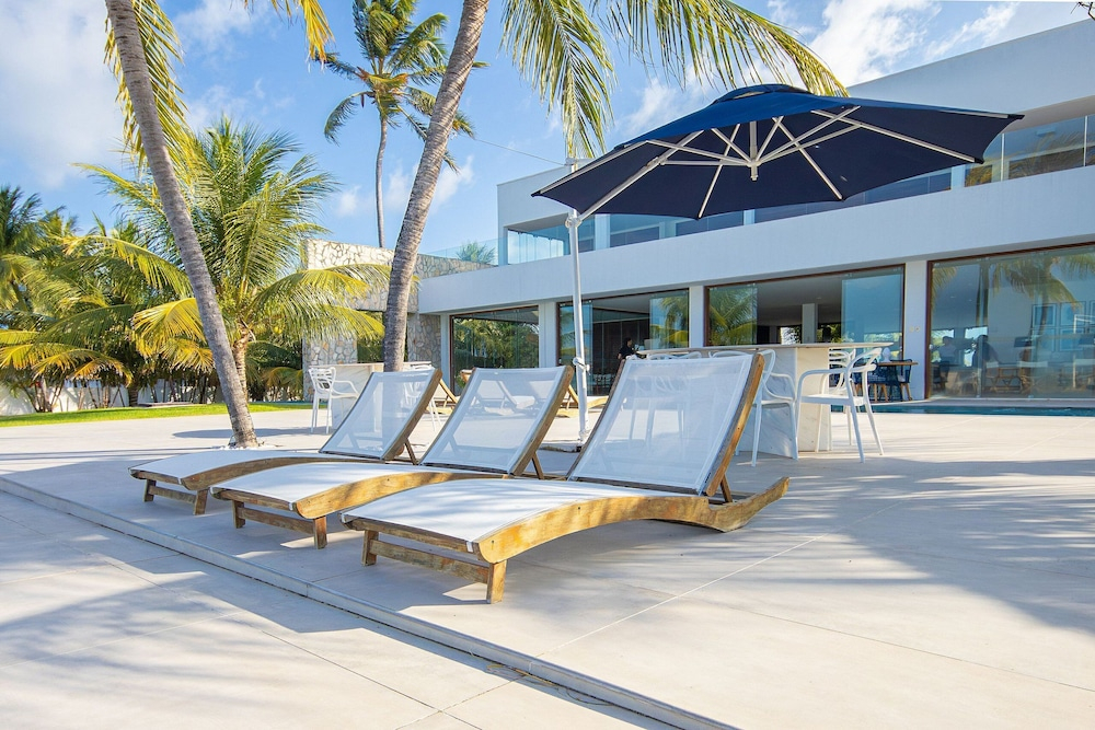 Casa dos Corais - Foot in the Sand by Carpediem