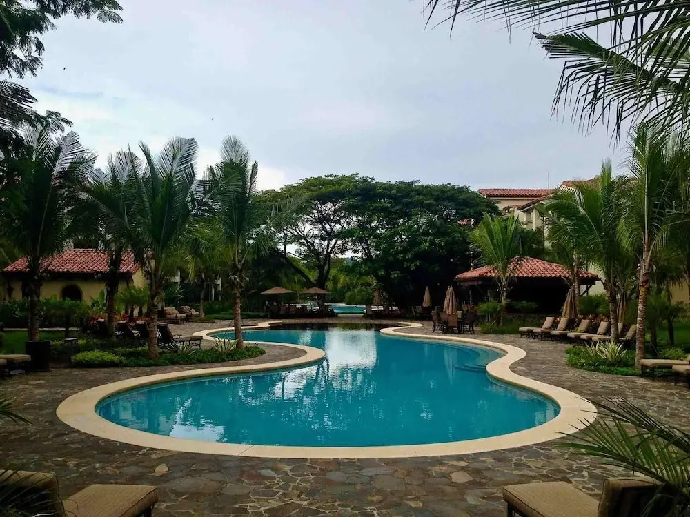 Ground-floor unit with terrace with direct access to pool in Coco