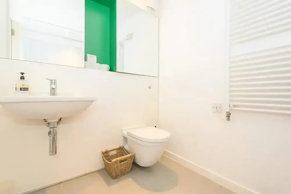 Leeds - Sleeps 4 - Free Parking