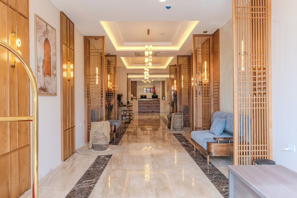 Golden Pillar Hotel