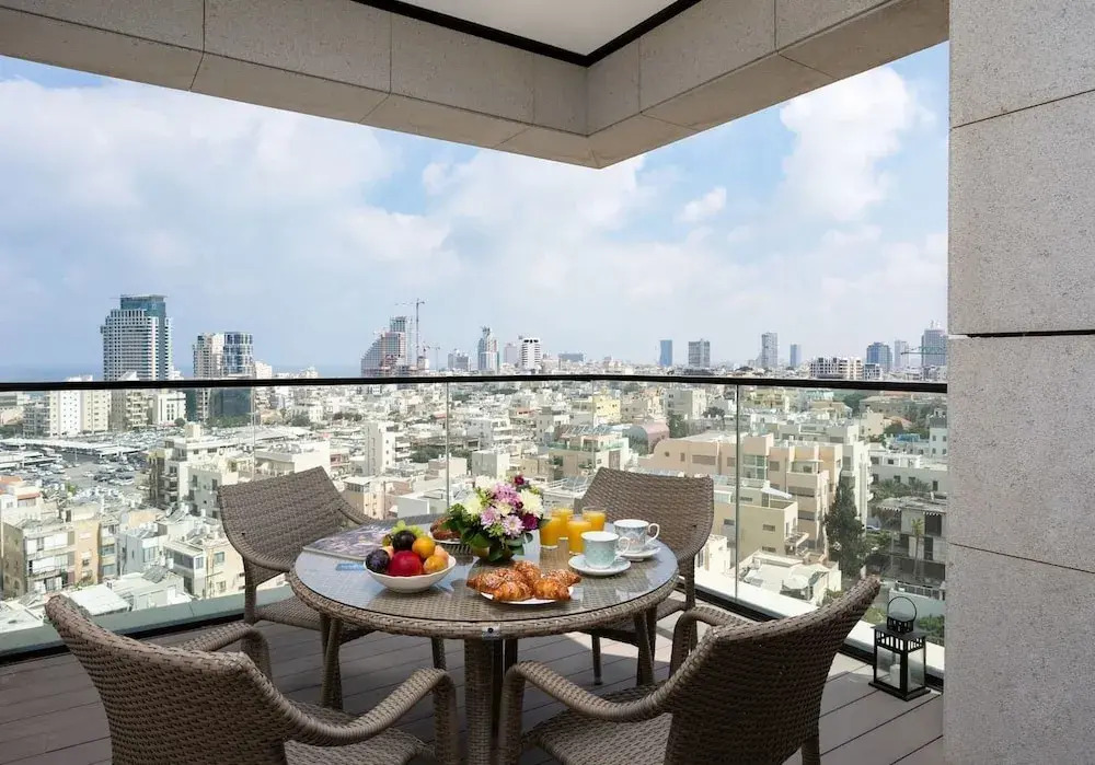 Elegant 3BR in White City by HolyGuest