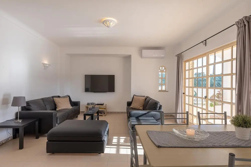 Villa Baltin With 4 Bedrooms and 3 Bathrooms