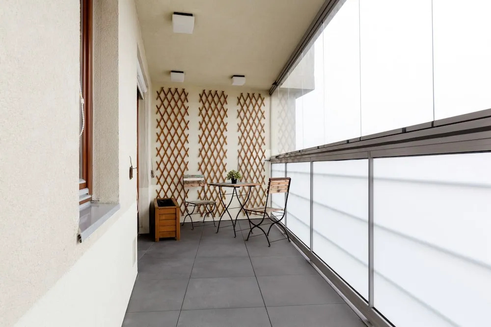 Broniwoja Apartment by Renters