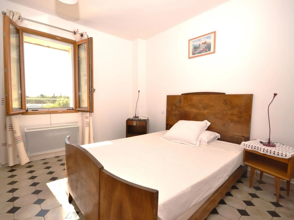 Beautiful holiday home with enclosed, private swimming pool near the village of Aubais.