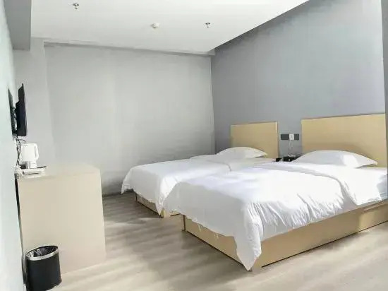 Peach Boutique Hotel (Xinyang Qiansheng Department Store Railway Station)