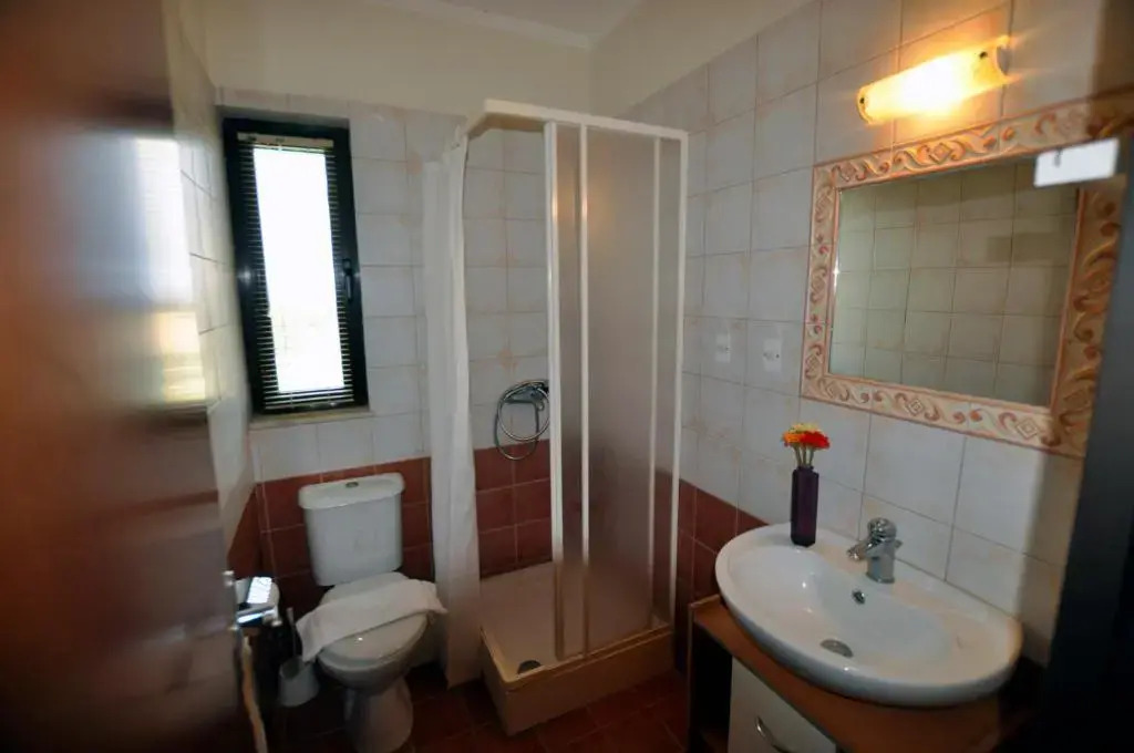 Luxury Xenos Villa 2 With 4 Bedrooms , Private Swimming Pool, Near The Sea
