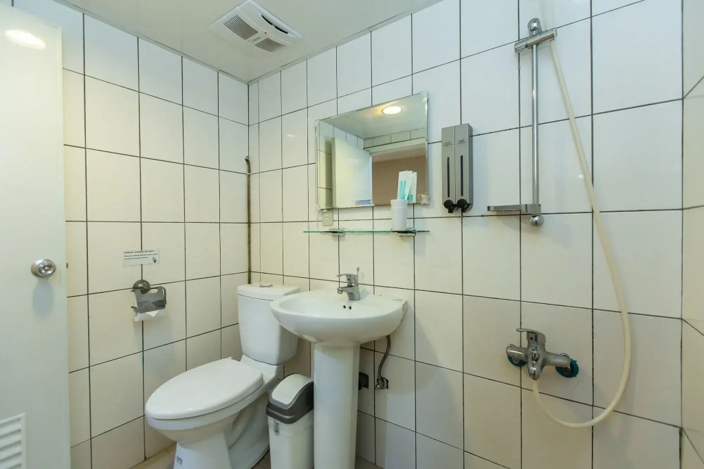 Mr. Lobster’s Secret Den design hostel