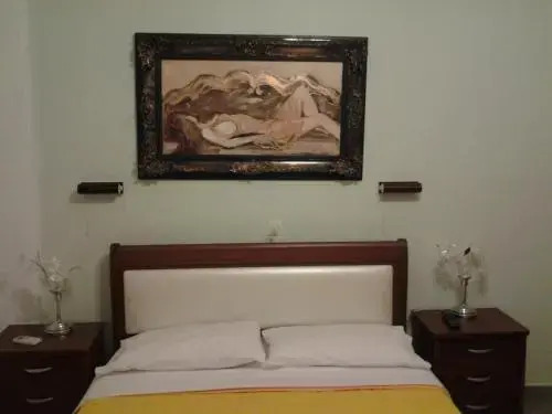 Chrysorama Rooms-Golden Vision