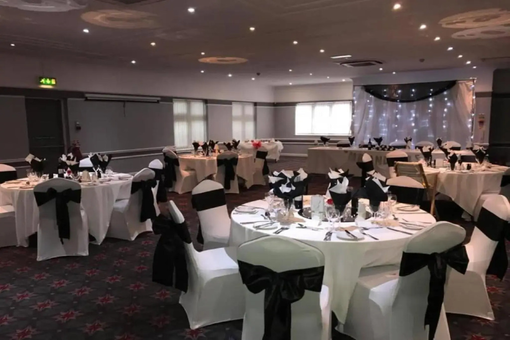 Broadfield Park Hotel by Belvilla