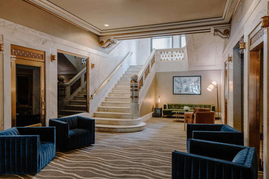 River Hotel