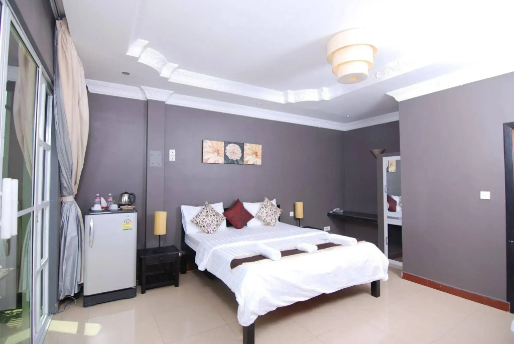 Pillar Hotel