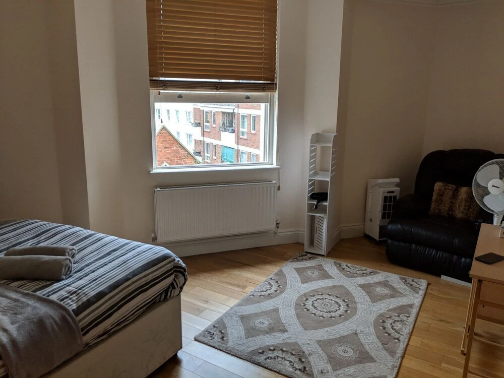 2 Bed Flat by Shoreditch Station Zone 1