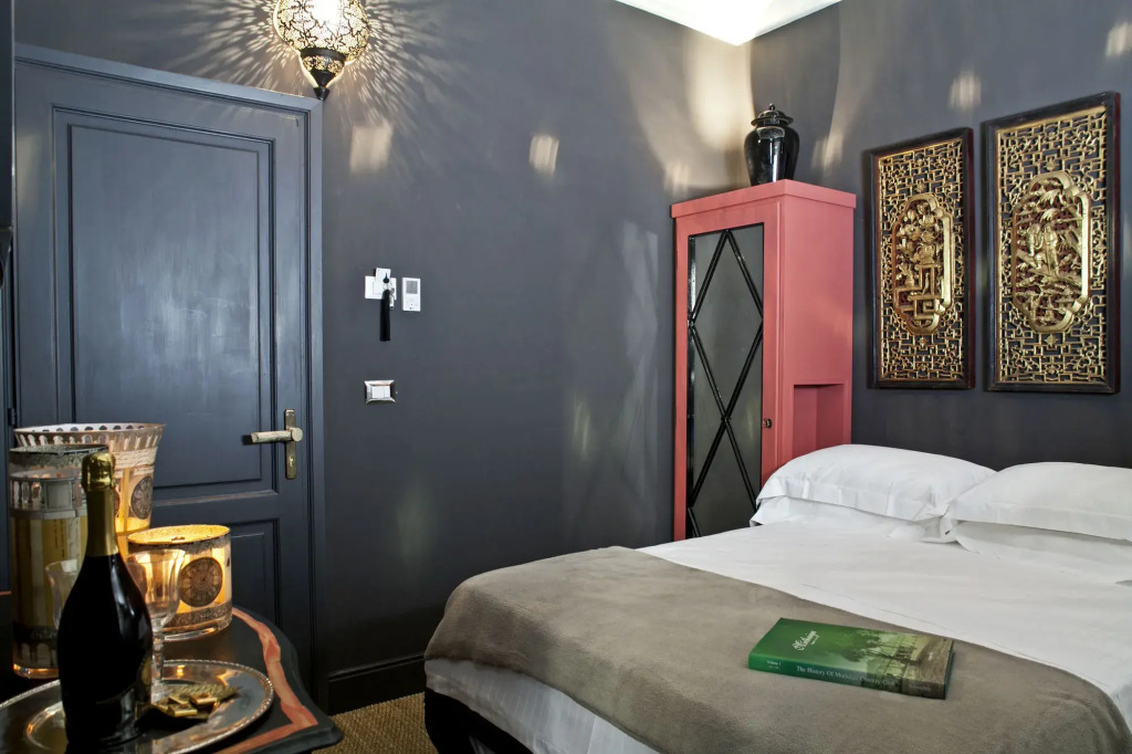Porcellino Gallery Art Boutique BB