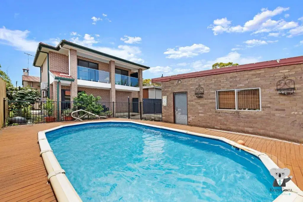 KOZYGURU Arncliffe 3 BED Begonia Cottage With FREE Parking