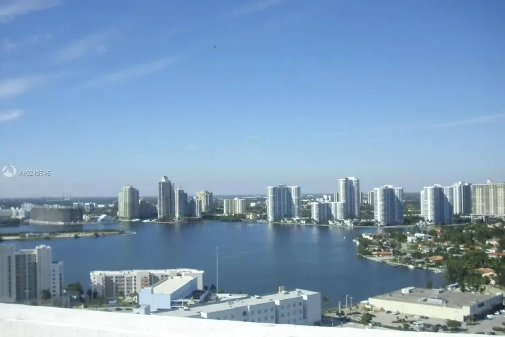Fabulous Waterfront 2BR 2BA Trump Tower Apartment 6 Guests