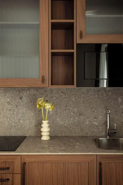 Batimont Suites & Apartments