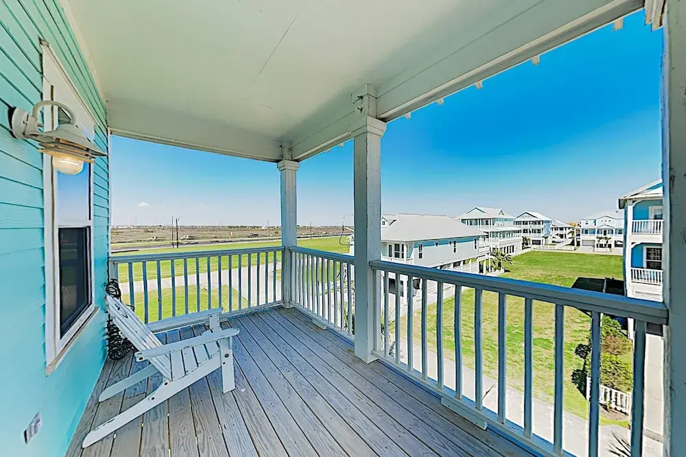 New Listing! The Water House: New Near Beach 3 Bedroom Home
