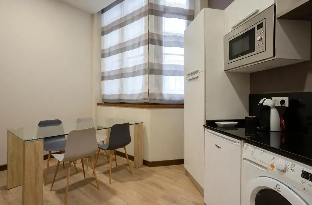 De La Guardia Suite 2