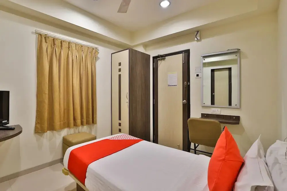 OYO 35378 Galaxy Residency