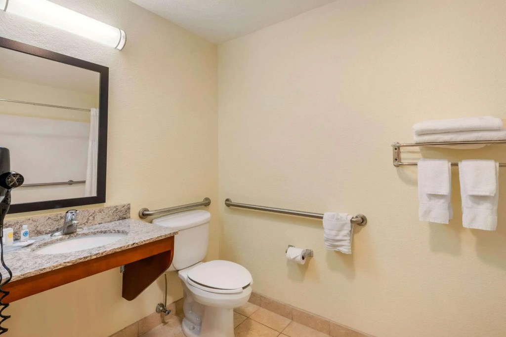 Comfort Inn & Suites Northeast - Gateway