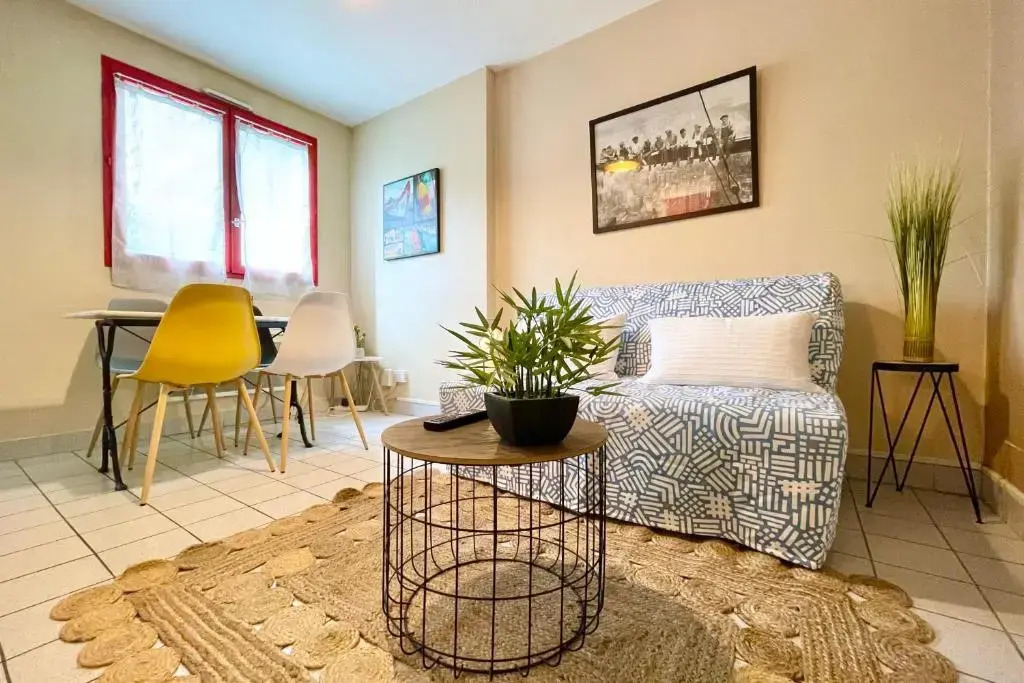 Apartment for 4 person 3min walk to GEMTramGare #C1