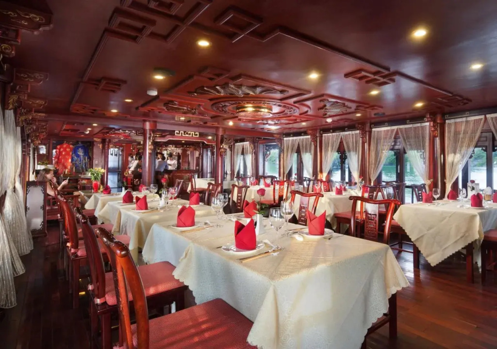 Royal Palace Cruise