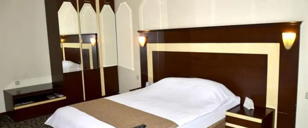 Tilmen Hotel