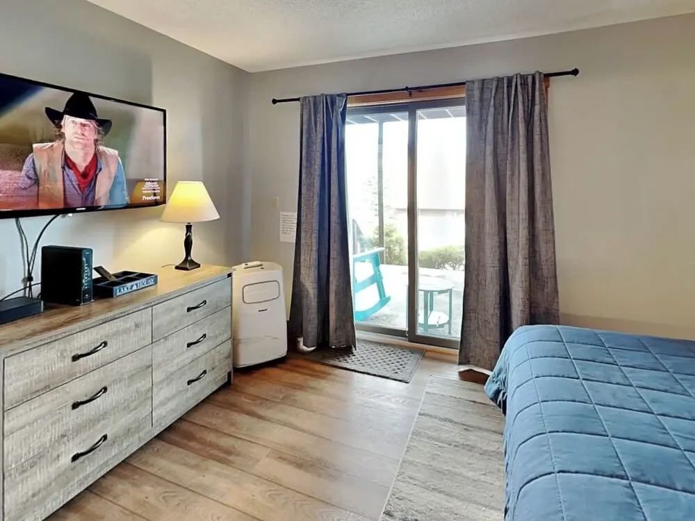 Sunplace 30 by Taylor Made Deep Creek