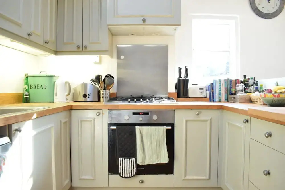 2 Bedroom Apartment With Garden in Shepherds Bush