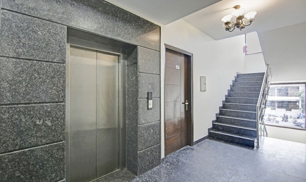 YOYO ROOMS NEAR SECTOR 16 METRO Noida